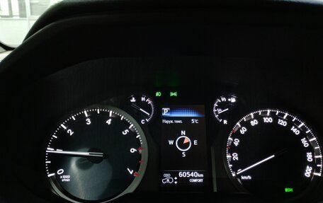 Toyota Land Cruiser Prado 150 рестайлинг 2, 2020 год, 6 450 000 рублей, 7 фотография