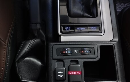 Toyota Land Cruiser Prado 150 рестайлинг 2, 2020 год, 6 450 000 рублей, 13 фотография