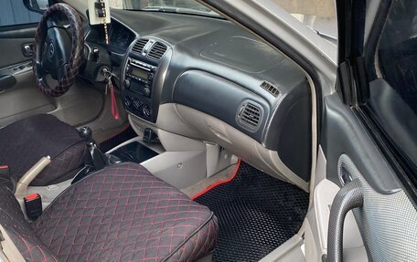 Mazda 323, 2002 год, 300 000 рублей, 10 фотография