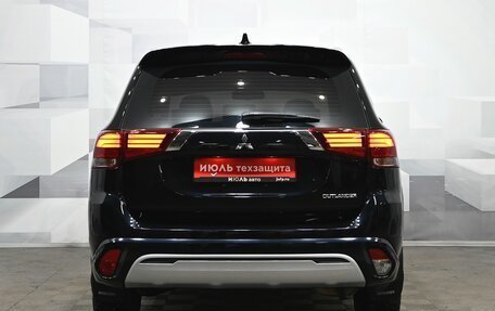 Mitsubishi Outlander III рестайлинг 3, 2022 год, 3 200 000 рублей, 6 фотография