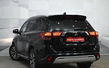 Mitsubishi Outlander III рестайлинг 3, 2022 год, 3 200 000 рублей, 5 фотография