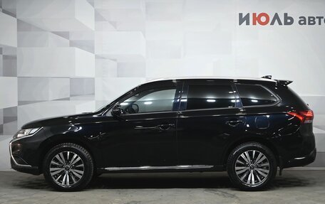 Mitsubishi Outlander III рестайлинг 3, 2022 год, 3 200 000 рублей, 9 фотография