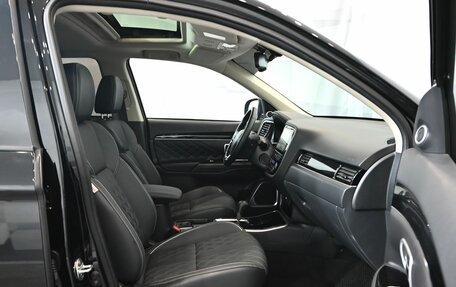 Mitsubishi Outlander III рестайлинг 3, 2022 год, 3 200 000 рублей, 12 фотография