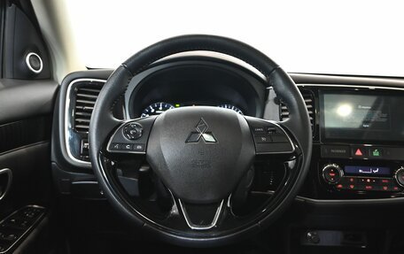 Mitsubishi Outlander III рестайлинг 3, 2022 год, 3 200 000 рублей, 15 фотография