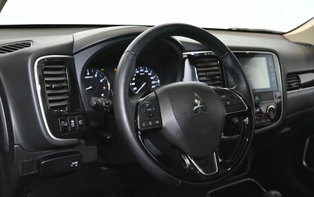Mitsubishi Outlander III рестайлинг 3, 2022 год, 3 200 000 рублей, 16 фотография
