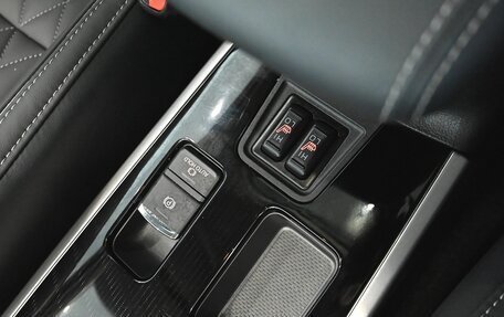 Mitsubishi Outlander III рестайлинг 3, 2022 год, 3 200 000 рублей, 20 фотография