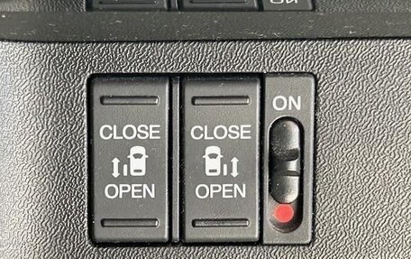 Honda Stepwgn IV, 2015 год, 1 900 000 рублей, 16 фотография