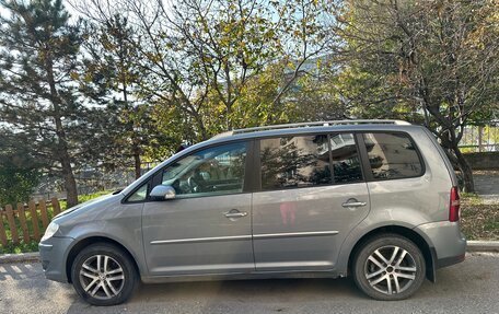 Volkswagen Touran III, 2007 год, 700 000 рублей, 2 фотография