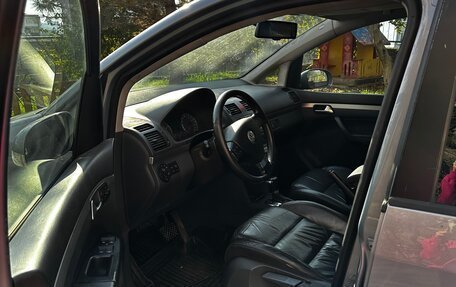 Volkswagen Touran III, 2007 год, 700 000 рублей, 11 фотография