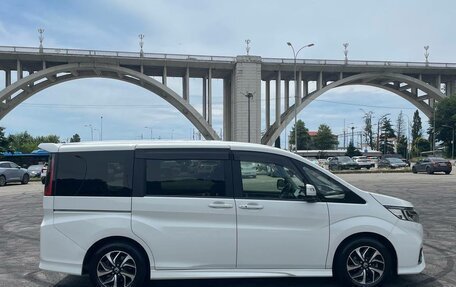 Honda Stepwgn IV, 2018 год, 2 349 000 рублей, 7 фотография