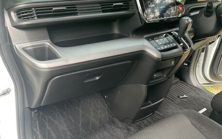 Honda Stepwgn IV, 2018 год, 2 349 000 рублей, 33 фотография