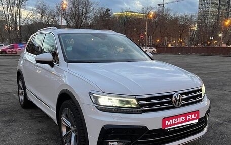 Volkswagen Tiguan II, 2019 год, 2 870 000 рублей, 2 фотография