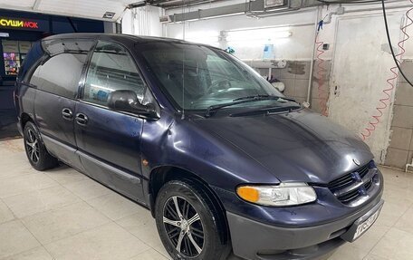 Chrysler Voyager III, 1996 год, 295 000 рублей, 3 фотография