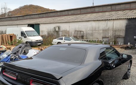 Dodge Challenger III рестайлинг 2, 2021 год, 5 500 000 рублей, 2 фотография