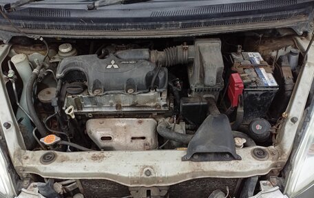 Mitsubishi Colt VI рестайлинг, 2004 год, 350 000 рублей, 6 фотография