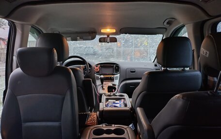 Hyundai Grand Starex Grand Starex I рестайлинг 2, 2016 год, 1 900 000 рублей, 10 фотография