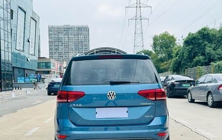 Volkswagen Touran III, 2022 год, 1 490 000 рублей, 5 фотография