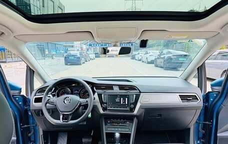 Volkswagen Touran III, 2022 год, 1 490 000 рублей, 10 фотография