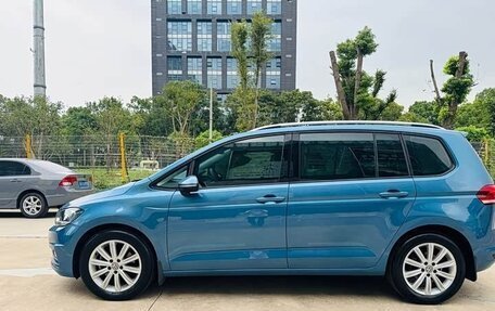 Volkswagen Touran III, 2022 год, 1 490 000 рублей, 7 фотография