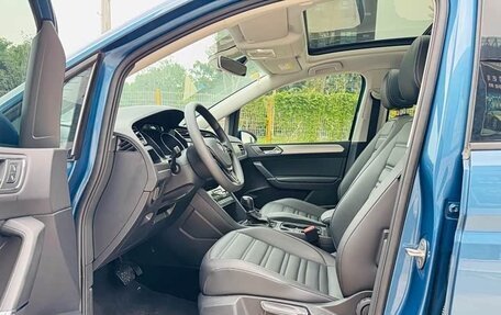 Volkswagen Touran III, 2022 год, 1 490 000 рублей, 8 фотография