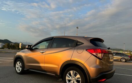 Honda Vezel, 2017 год, 1 950 000 рублей, 3 фотография