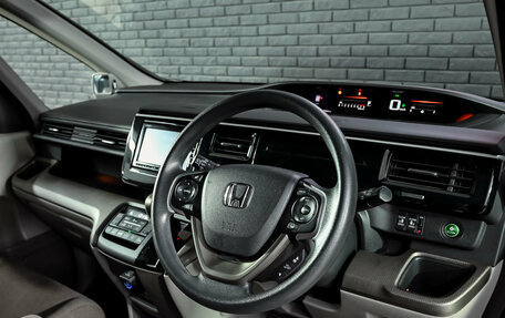 Honda Stepwgn IV, 2018 год, 2 365 000 рублей, 13 фотография