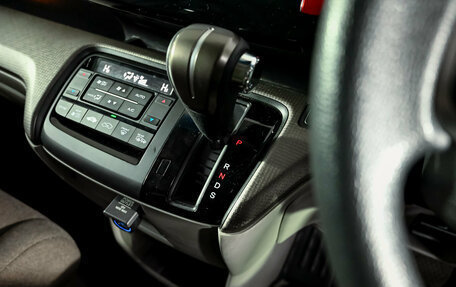 Honda Stepwgn IV, 2018 год, 2 365 000 рублей, 16 фотография