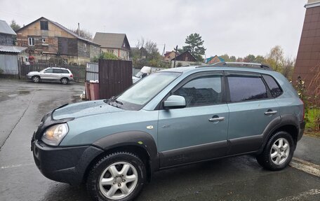 Hyundai Tucson III, 2004 год, 700 000 рублей, 1 фотография