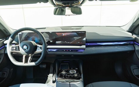 BMW 5 серия, 2025 год, 9 890 000 рублей, 10 фотография