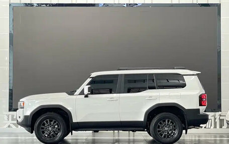 Toyota Land Cruiser Prado, 2024 год, 10 250 000 рублей, 2 фотография