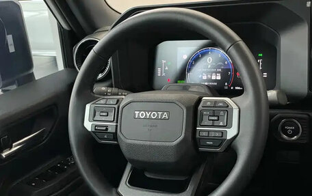 Toyota Land Cruiser Prado, 2024 год, 10 250 000 рублей, 26 фотография