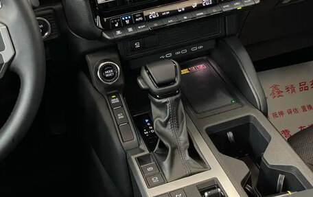 Toyota Land Cruiser Prado, 2024 год, 10 250 000 рублей, 25 фотография