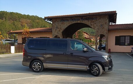 Hyundai Grand Starex Grand Starex I рестайлинг 2, 2019 год, 4 050 000 рублей, 2 фотография