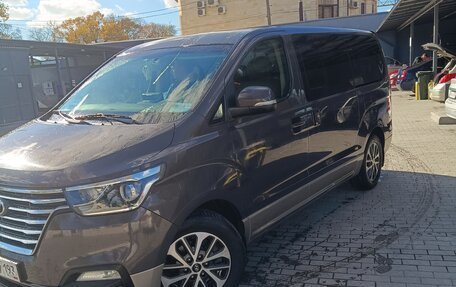 Hyundai Grand Starex Grand Starex I рестайлинг 2, 2019 год, 4 050 000 рублей, 12 фотография