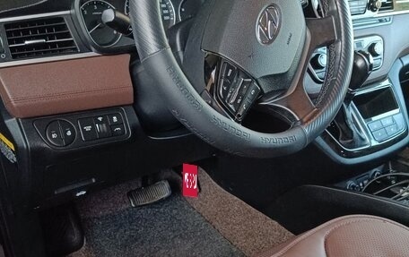 Hyundai Grand Starex Grand Starex I рестайлинг 2, 2019 год, 4 050 000 рублей, 17 фотография