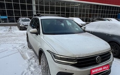 Volkswagen Tiguan II, 2021 год, 2 700 000 рублей, 1 фотография