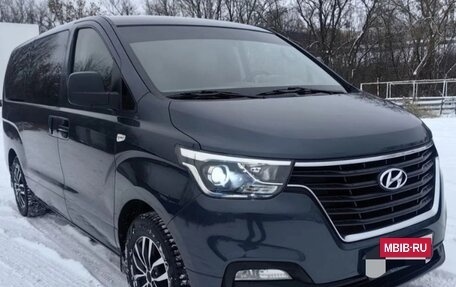 Hyundai H-1 II рестайлинг, 2018 год, 2 650 000 рублей, 2 фотография