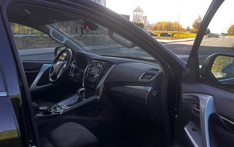 Mitsubishi Pajero Sport III рестайлинг, 2020 год, 3 000 000 рублей, 2 фотография