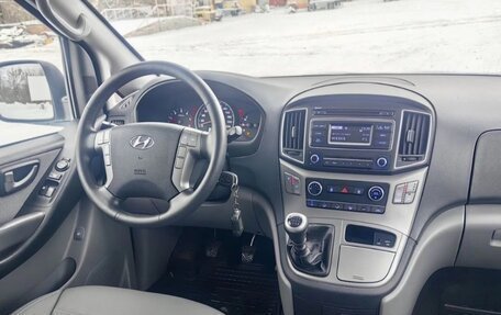 Hyundai H-1 II рестайлинг, 2018 год, 2 650 000 рублей, 11 фотография