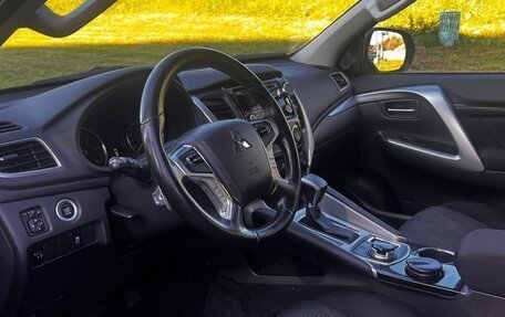 Mitsubishi Pajero Sport III рестайлинг, 2020 год, 3 000 000 рублей, 6 фотография