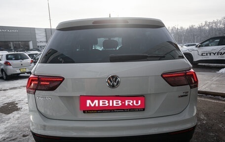 Volkswagen Tiguan II, 2017 год, 2 098 000 рублей, 6 фотография