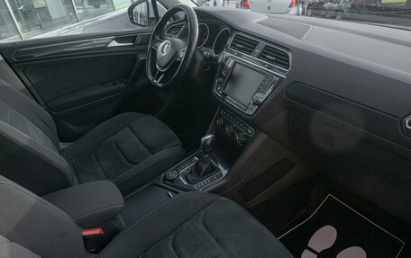 Volkswagen Tiguan II, 2017 год, 2 098 000 рублей, 19 фотография