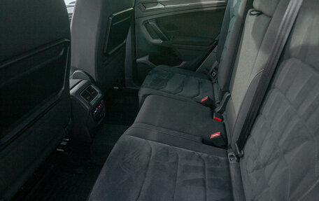 Volkswagen Tiguan II, 2017 год, 2 098 000 рублей, 15 фотография