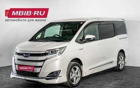 Toyota Noah III, 2018 год, 2 390 000 рублей, 1 фотография