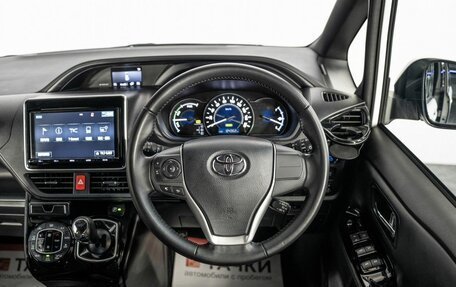 Toyota Noah III, 2018 год, 2 390 000 рублей, 10 фотография