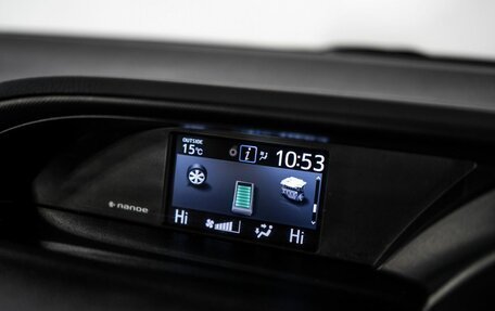 Toyota Noah III, 2018 год, 2 390 000 рублей, 15 фотография