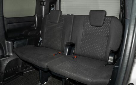 Toyota Noah III, 2018 год, 2 390 000 рублей, 8 фотография