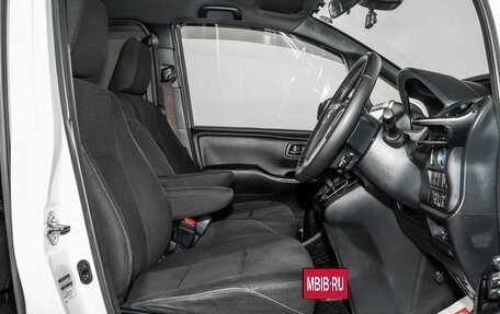 Toyota Noah III, 2018 год, 2 390 000 рублей, 5 фотография