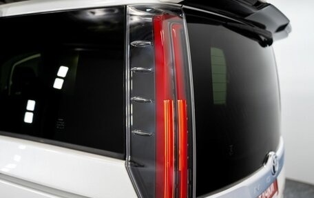 Toyota Noah III, 2018 год, 2 390 000 рублей, 21 фотография