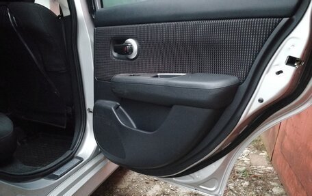 Nissan Tiida, 2010 год, 890 000 рублей, 19 фотография